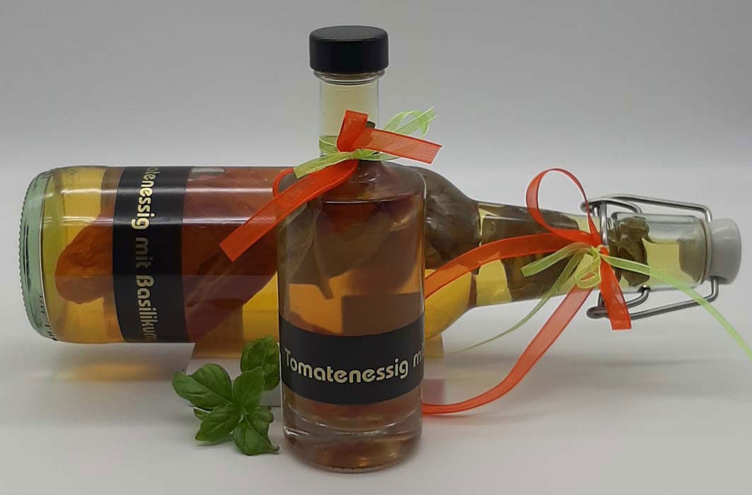 Tomatenessig mit <br>Basilikum